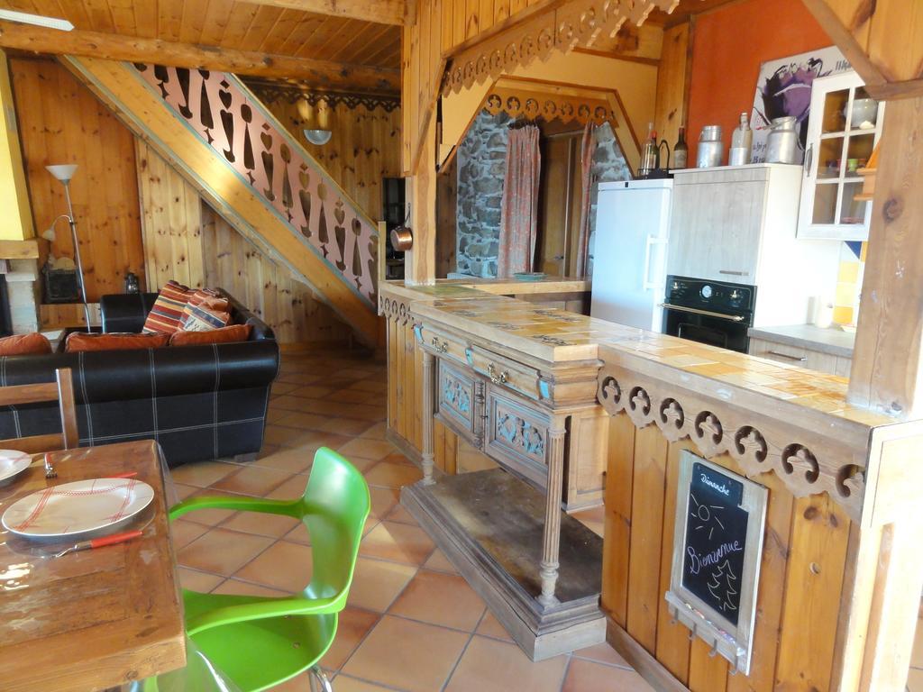 Les Tinons Holiday home